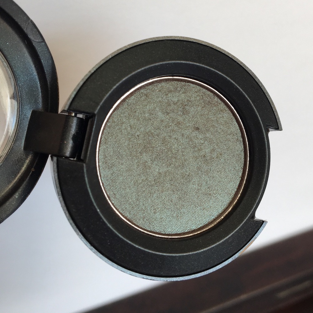 MAC Eyeshadow in “Club”